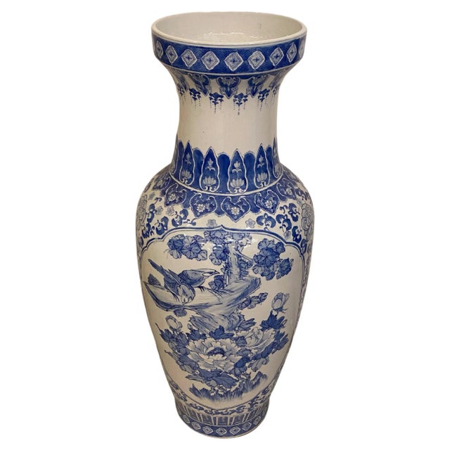 Blue and White Vase For Sale In New York - Image 6 of 6