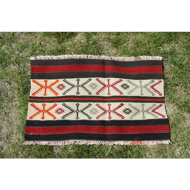 1950s Hair Band Motif Rustic Style Turkish Vintage Handwoven Kilim Rug For Sale - Image 11 of 11