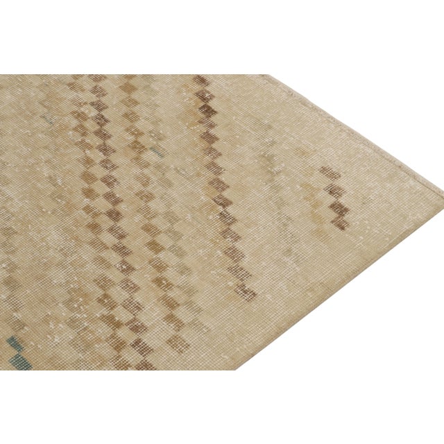 1960s Vintage Distressed Rug in Beige-Brown Geometric Pattern For Sale In New York - Image 6 of 7
