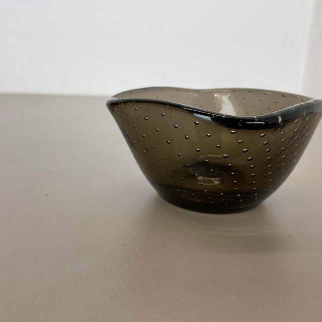 Venini Green Glass Bullicante Bowl or Ashtray attributed to Venini, Italy, 1970s For Sale - Image 4 of 18