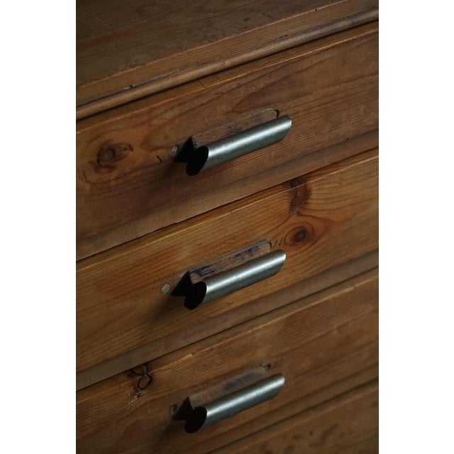 Mid-Century Art Deco Style Chest of Drawers in Pine with Metal Handles, 1940s For Sale - Image 6 of 18