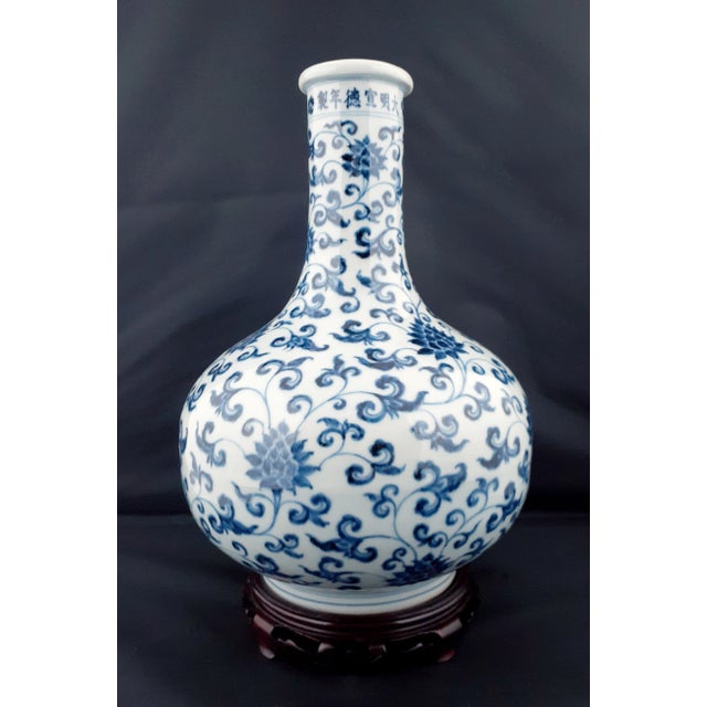 Early 20th Century Chinese Porcelain Lotus Flower Tianqiuping For Sale - Image 11 of 11