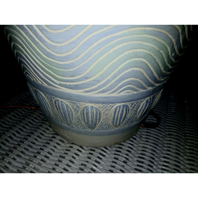 1970s Vintage Dayle Rushall Signed Coastal Fish Amphora Table Lamp - Carved Studio Pottery For Sale - Image 5 of 10