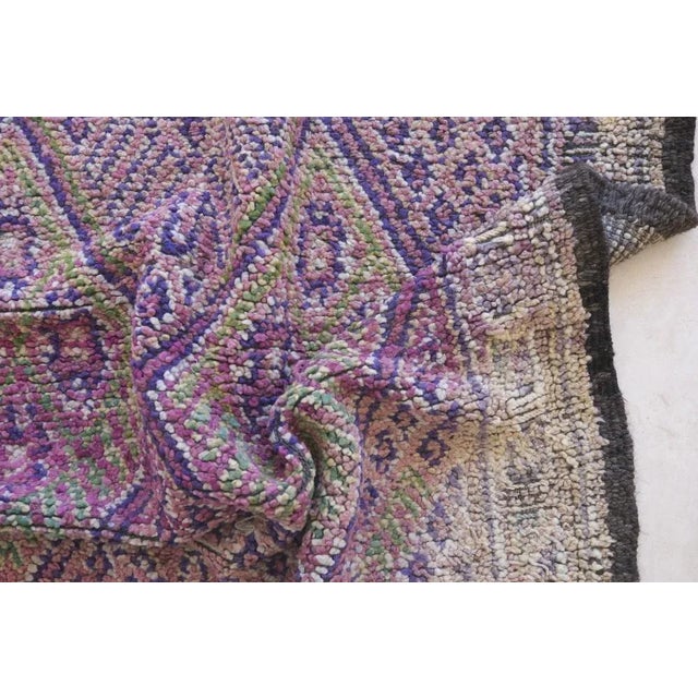 Mid-Century Moroccan Rug - 6'8" X 10'0" Ft For Sale - Image 4 of 10