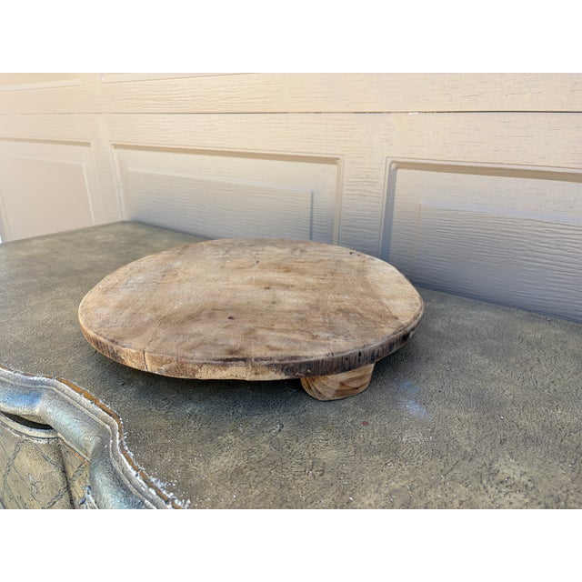 French Country 19th Century Hand-Carved Round Wooden Cutting Board For Sale - Image 3 of 12
