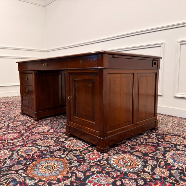 Classic Italian Desk in Wood and Leather For Sale - Image 6 of 18
