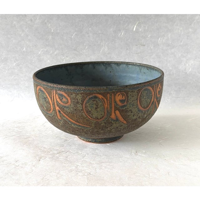 A Beautiful Hand-Made Stoneware Art Pottery Bowl by Gerry Williams For Sale In Boston - Image 6 of 11