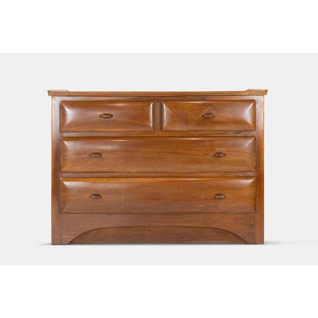 Chest of drawers realized in Germany in the 1950s by Stettin School. Walnut tree. Very good condition.