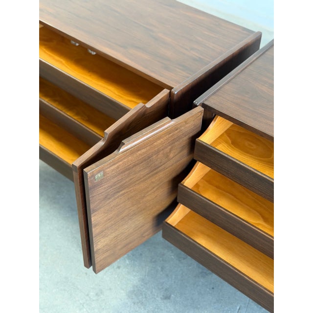 Wood Pair of Mid Century Nightstands by John Caldwell for Brown Saltman For Sale - Image 7 of 18