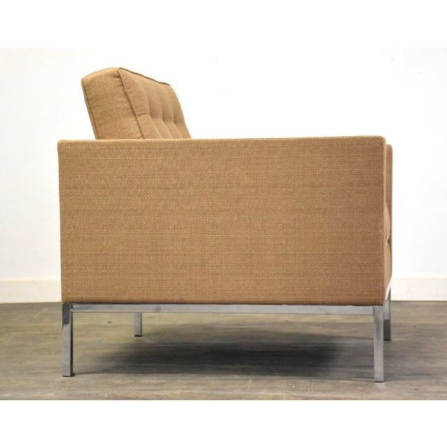 Mid-Century Modern Vintage Florence Knoll Beige and Chrome Lounge Chair For Sale - Image 3 of 10