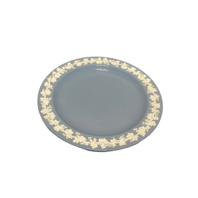 English 1950s Wedgewood of Etruria & Barlaston England Queensware Dinnerware Set- 43 Pieces For Sale - Image 3 of 8