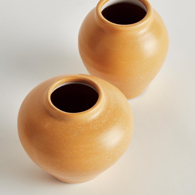 Kenneth Ludwig Chicago Safrin Bud Vases, Set Of 2 For Sale - Image 4 of 4