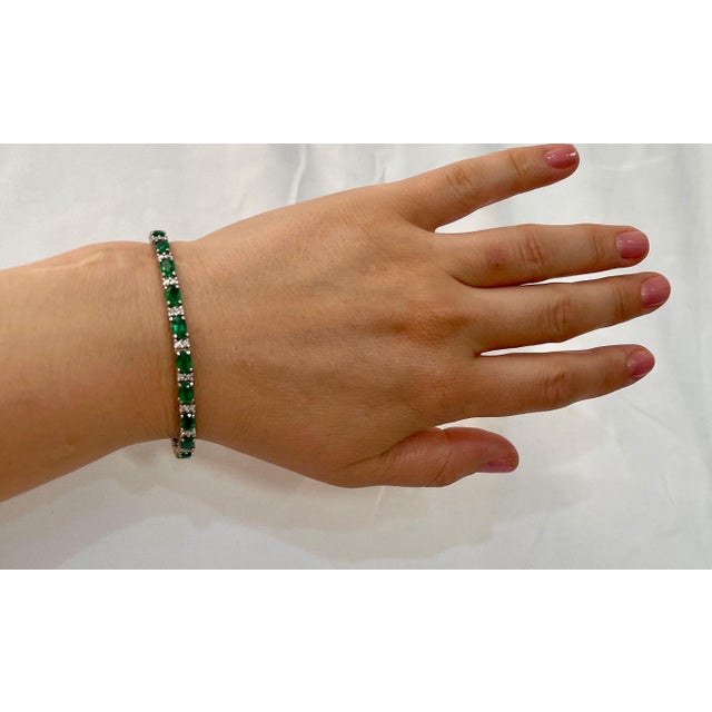 23 Carat Natural Zambian Emerald & 1.6 Ct Diamond Tennis Bracelet 14 Karat Gold For Sale - Image 12 of 18