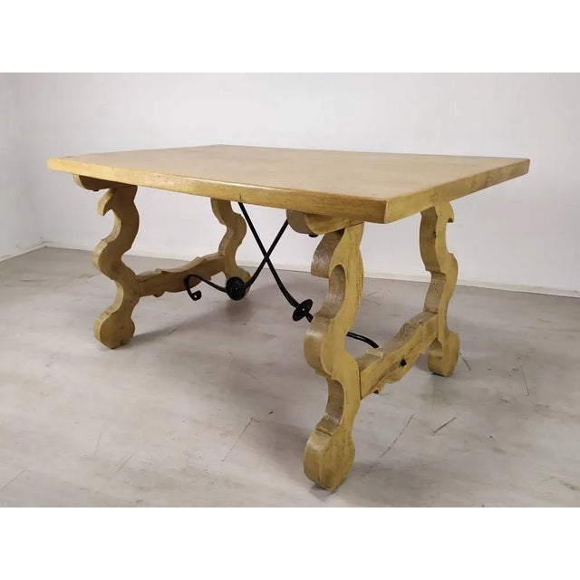 Spanish Renaissance Style Table, in Good conditions. Designed 1920 to 1949