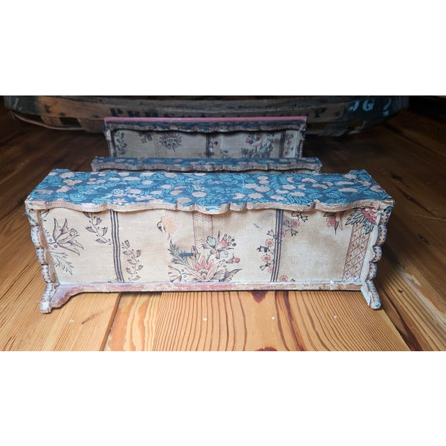 Small French Estanier, With Scalloped Edging and Hand Painted Trim For Sale - Image 9 of 17