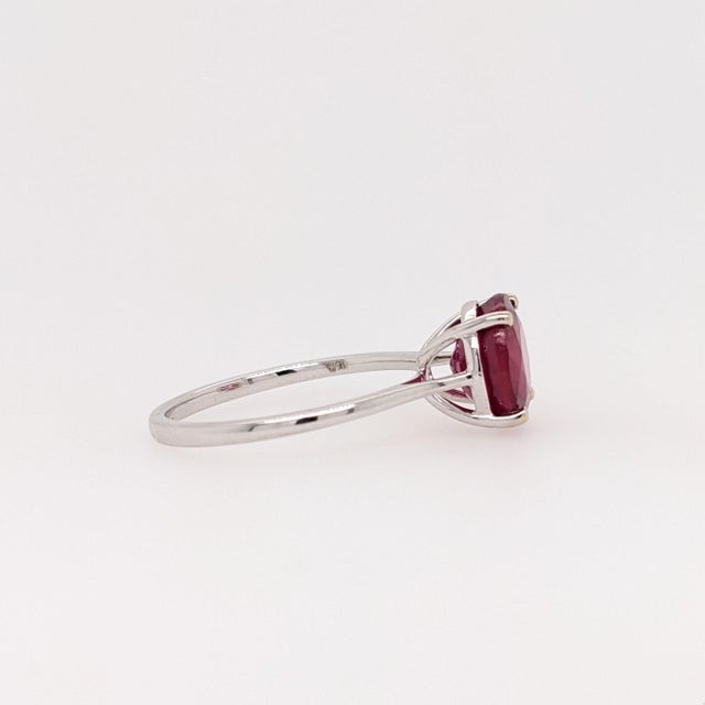 Modern 3.8ct Beautiful Red Ruby Ring in Solid 14k White Gold Round 9mm | Solitaire Ring, Size 6.75 For Sale - Image 3 of 7