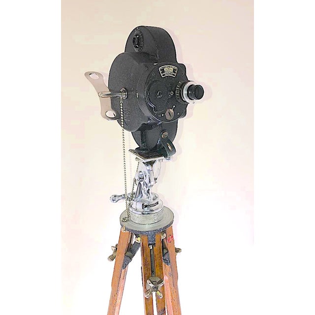 Wood Early 20th Century Hollywood Movie Camera, Circa 1923, Fully Original With Geared Head and Maple Wood Tripod Legs For Sale - Image 7 of 18