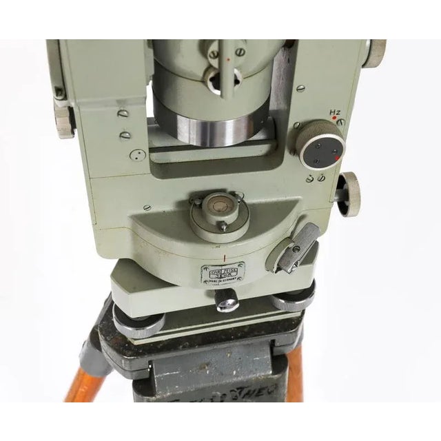 1950s Vintage Theo 010 Theodolite with Tripod and Case by Carl Zeiss, Set of 2 For Sale - Image 5 of 18