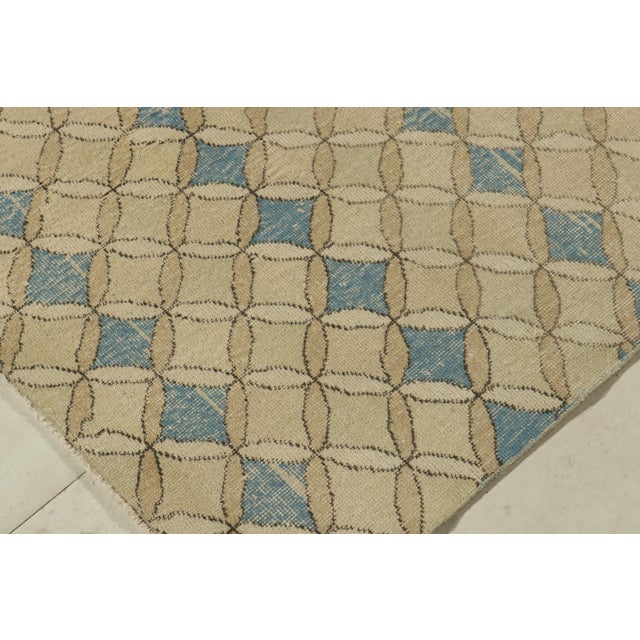 1960s Vintage Distressed Zeki Muren Rug in Beige-Brown, Blue Trellis Pattern For Sale In New York - Image 6 of 8