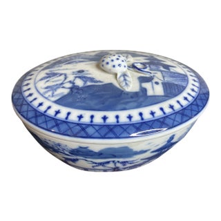 Vintage Blue and White Chinese Export Ceramic Box For Sale