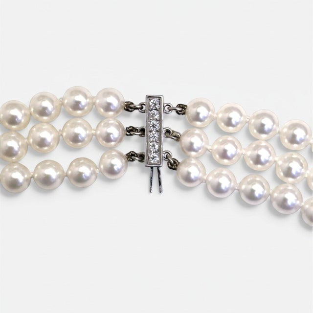 Modern Fine Mikimoto Pearl 6-8 Mm & 34 Diamond Necklace in 18 Karat White Gold For Sale - Image 3 of 8