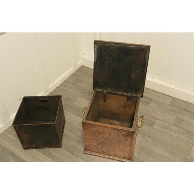 Hand Beaten Arts and Crafts Copper Coal Box, 1880 For Sale - Image 6 of 9