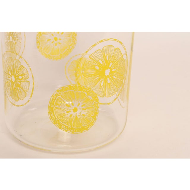 Vintage Pyrex Two Quart Glass Lemonade Carafe / Pitcher With Lid Model 3520 For Sale - Image 9 of 12