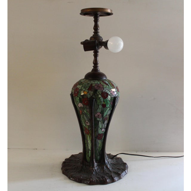 Gorgeous Tiffany-Style Art Nouveau Lamp With Bronze Base For Sale In New York - Image 6 of 18