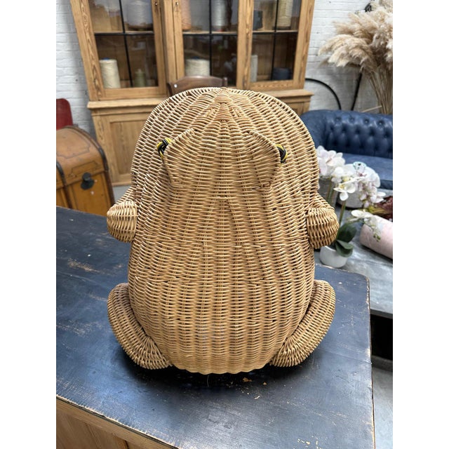 This iconic frog magazine rack is in very good condition and has its original eyes. I have official proof of authenticity...