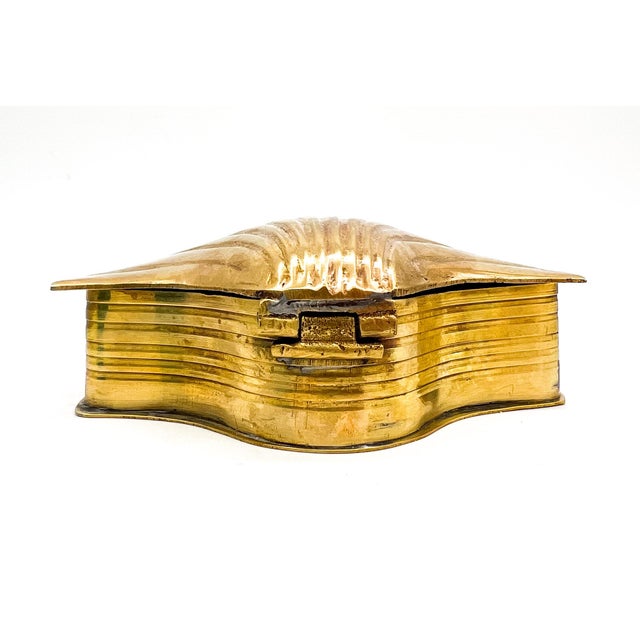Late 20th Century Vintage Brass Scallop Shell Hinged Box — Coastal / Hollywood Regency / Nautical For Sale - Image 5 of 11