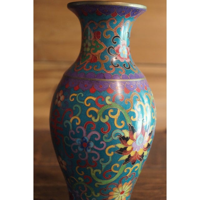 1700s Qianlong Chinese Cloisonné Bronze Vases - A Pair For Sale - Image 9 of 11