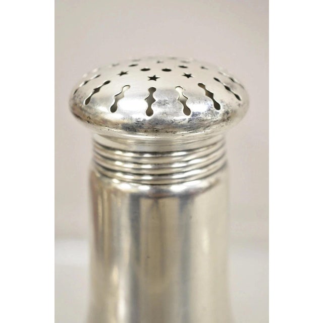 Early 20th Century Antique Wilcox Sp Co. 4281 Silver Plated Seasoning Spice Shaker "E" Monogram For Sale - Image 5 of 10