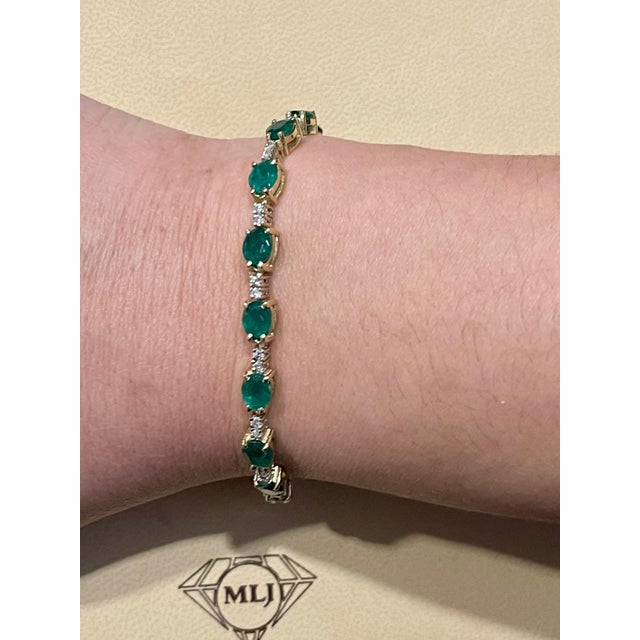 12 Ct Natural Brazilian Emerald and Diamond Tennis Bracelet 14 Karat White Gold For Sale - Image 9 of 18