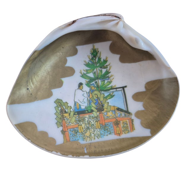Mid 20th Century Matched Pairs of Hand-Painted Real Clam Shells – Vintage Japanese Kaiawase-Style Scenes, Set of Four (Two Pairs) For Sale - Image 5 of 8