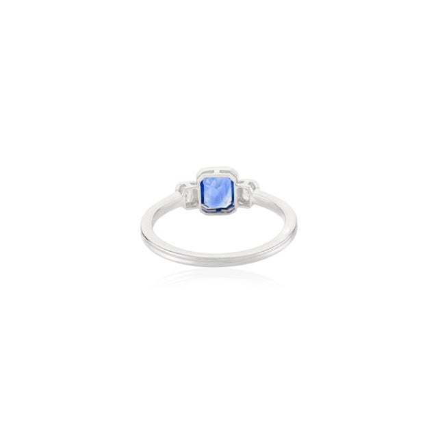 Metal Cushion Cut Blue Sapphire Diamond Engagement Ring in 18k Gold Size 5.5 For Sale - Image 7 of 12
