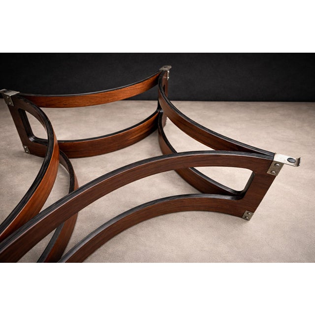 Brown Round Coffee Table in Bent Rosewood & Glass by Novo Rumo, Brazil, 1960s For Sale - Image 8 of 10