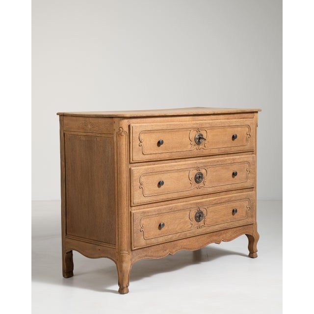 French Louis XV Chest of Drawers, Rococo Style, France, Early 19th Century For Sale - Image 3 of 18