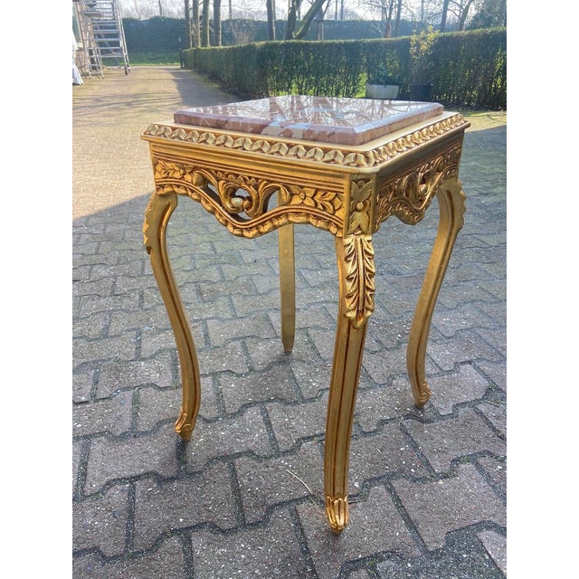 1990s French Louis XVI Gold Pink Marble Side Tables Pair For Sale - Image 6 of 17
