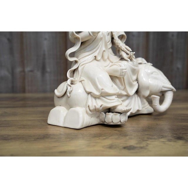 19th Century Qing Dynasty Chinese Blanc De Chine Guanyin Porcelain Figure For Sale - Image 14 of 18
