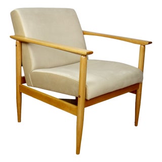 Vintage Loft Lounge Chair in Light Beige Velvet Upholstery and Beech, 1970 For Sale