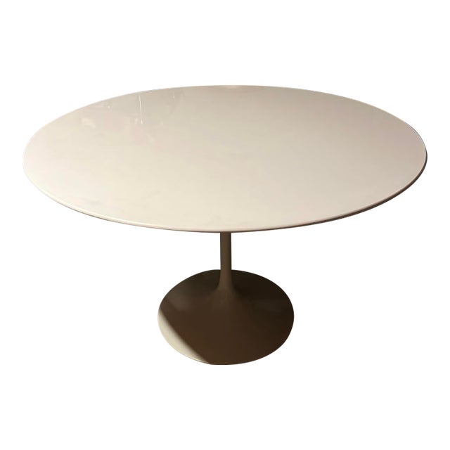 Authentic Knoll Saarinen Tulip Dining Table, 48" White For Sale