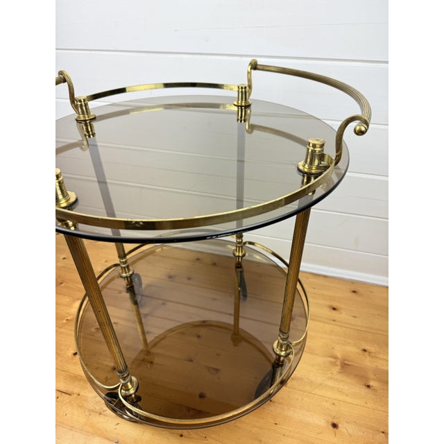 1920s Mid-Century Modern Brass and Glass Side Table from Vereinigte Werkstätten, 1920s For Sale - Image 5 of 11