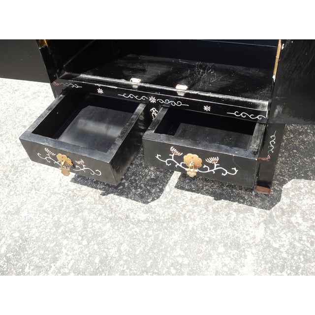Vintage Chinese Asian Black Lacquer Chinoiserie Cabinet Side Table For Sale - Image 11 of 18