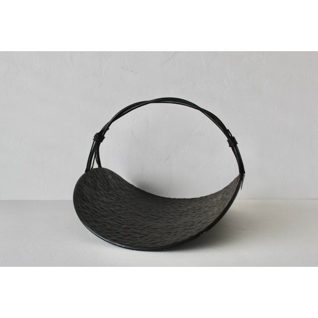 Vintage Curved Hammered Cradle Black Metal Firewood Log Holder Wire Wrapped Handle For Sale - Image 9 of 15