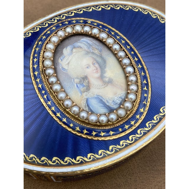 Oval Snuffbox in Gold and Enamel with Miniature of Marie Antoinette, 1800s For Sale - Image 18 of 18