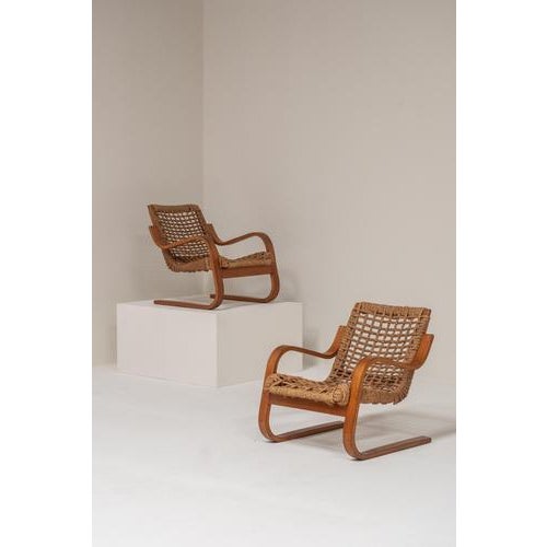 These exceptional lounge chairs belong to the early period of Alvar Aalto’s bentwood production in France. In the early...