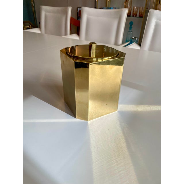 Gold Mid-Century Modern Brass Ice Bucket with Ice Cube Tray and Glass Insert, 1970s For Sale - Image 8 of 10