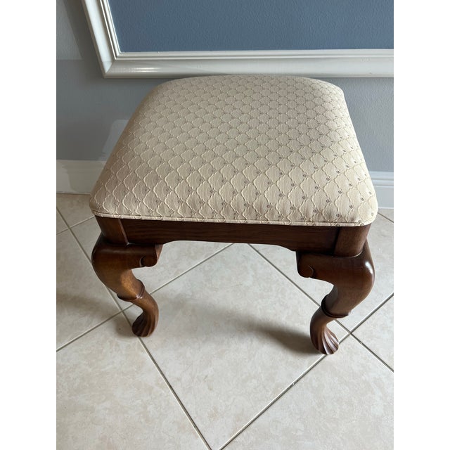 Wood 1980s Vintage Queen Anne Style Sofa Table / Console With Two Stools Set of 3 For Sale - Image 7 of 9