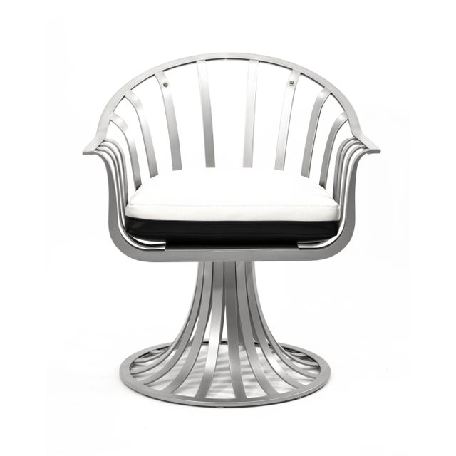 Mid 20th Century Pair of Reversible Cushion Patio Chairs in the Style of Russel Woodard For Sale - Image 5 of 9