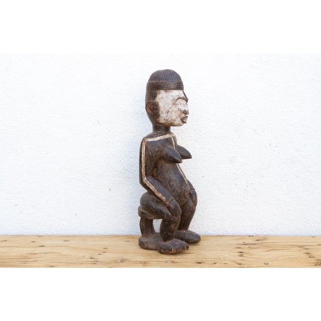 Mid 20th Century Antique Painted Idoma Seated Female Figure For Sale - Image 5 of 8